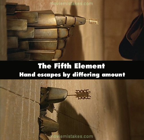 Phim The Fifth Element (Nhân tố thứ 5), khi cánh cửa mộ chuẩn bị đóng lại, người ngoài hành tinh chìa tay ra để đưa chìa khóa cho linh mục. Lúc đó, bàn tay của người ngoài hành tinh hoàn toàn ở bên ngoài cánh cửa. Nhưng ở cảnh sau, khán giả lại chỉ thấy phần đầu các ngón tay của người ngoài hành tinh chìa ra trong lúc đưa chìa khóa
